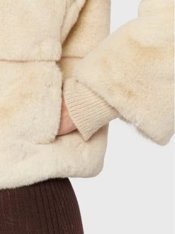 Patrizia Pepe Γυναίκες Γούνες & Πανωφόρια από προβιά Γούνα 2O0007/E5T7-W337 Εκρού Regular Fit Εκρού -Patrizia Pepe Κατάστημα unnamed file 3211